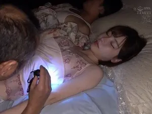 Hiroshi đang thuê nhà ở gần...