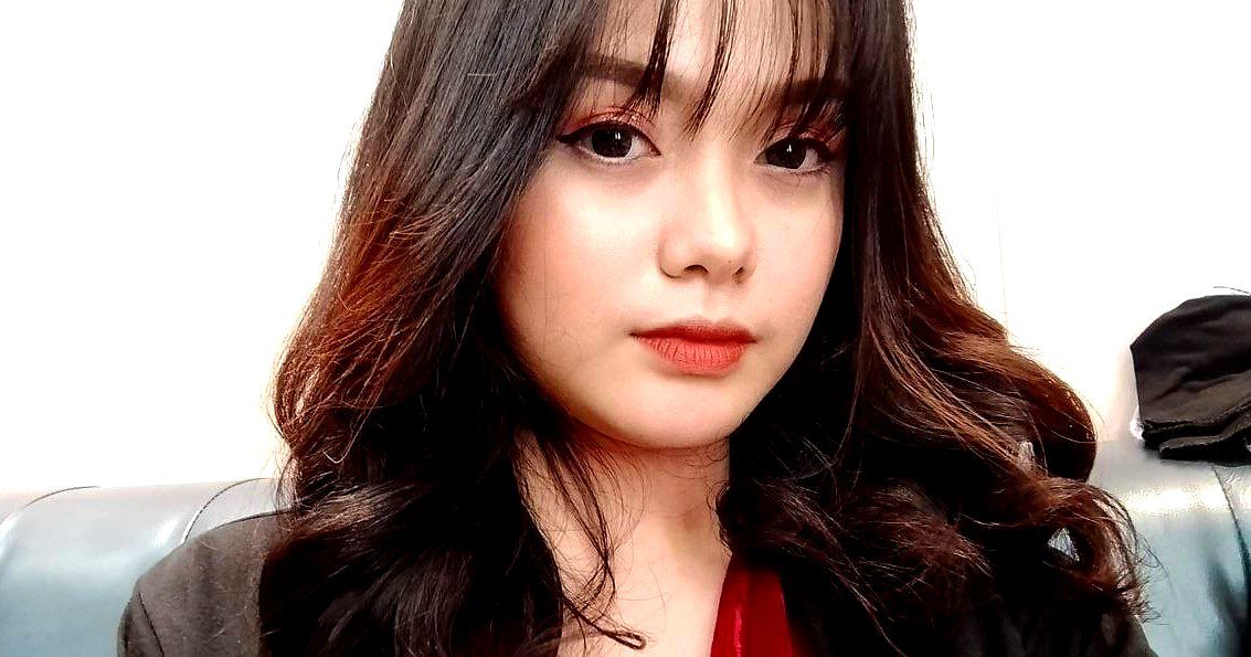 Húp luôn chị thư ký xinh đẹp lồn mơn mởn của bố